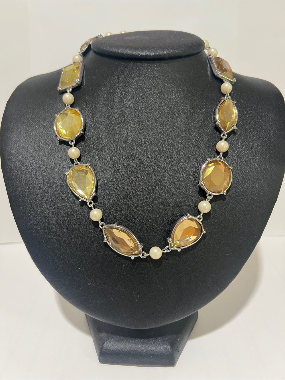 Elegant Yellow Crystal and Pearl Necklace